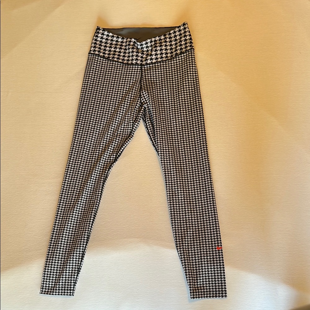 Nike Black and White Patterned Leggings with Wide Waistband